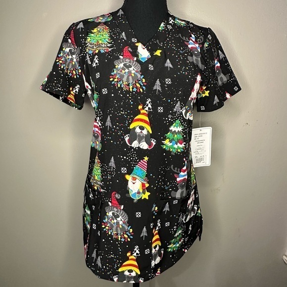 NWT dog gnome Christmas scrub top size Xs GD - Picture 1 of 4